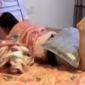 海角社区.趁爸妈出门后立马强奸姐姐