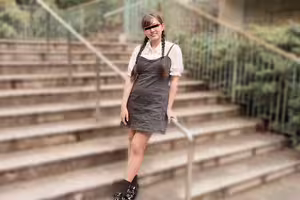 お尻の開発にも興味津々な赤メガネ娘