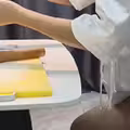 海角社区.妈妈一边包饺子一边坐我的鸡巴上扭动身体