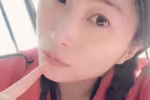 海角社区.在宿舍干朋友的姐姐