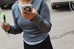 海角社区.乱伦侄女好像怀孕了
