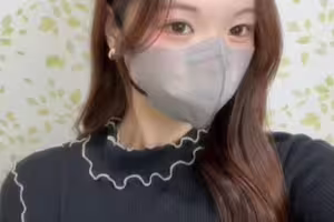 FC2-PPV-4812512 【完全素人】恥ずかしがり屋で超可愛いスタイル抜群19歳JD。押しに弱くされるがまま大量中出し