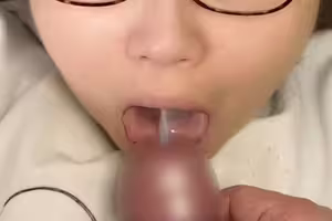 FC2-PPV-4812353 【個撮】ただ精*を出すために必死でがんばるデカ尻肉便器の即尺アナル舐め風俗以上の極上奉仕【借〇女29弾】