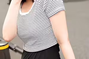 奥さん、今はいてる下着を買い取らせて下さい！ ~出産してバストBカップがDカップになった人妻~