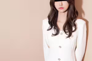 華奢な彼女が借金まみれの彼氏のために一肌脱ぎます