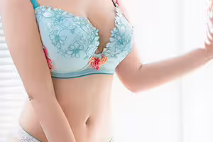 唾液と愛液の交じり合い！淫語が上手な豊満熟女と濃厚PtoMセックス！宇野かな美