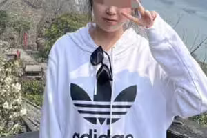 海角社区.带着高中妹到酒店打炮输出