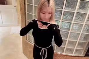 FC2-PPV-4815076 【密着巨乳】距離ゼロの胸圧。艶肌と谷間に包まれる瞬間、理性が吹き飛んだ。