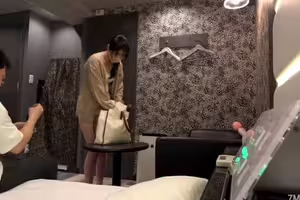 fc2-ppv 4784041 [Yuina-chan x 個人拍攝] 當我交付男裝時，她太漂亮了，她跪在地上乞求性愛視頻...... | FC2電子市場