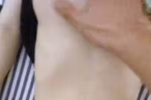 海角社区.给女儿买新款手机帮我口交诱导女儿