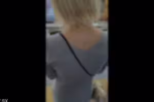 fc2-ppv 4825821 【盜竊/新年SP第3部】假裝高興結束了。如果你想要，我就給你。找到它！金發短裙 JD 捲起來，摩擦乳房，用手性交，不，不，抽搐然後死去。| FC2電子市場