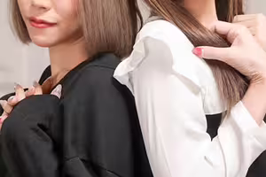 欲求不満なドスケベ奥様に挟まれて逆3Pハーレム