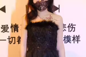 海角社区.趁哥哥睡着了我穿上了黑色婚纱帮哥哥口鸡巴