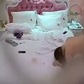 五月新流出精品酒店对白搞笑的敷面膜做爱男女掰开逼要往逼里灌啤酒自己闻完逼的味道还让别人闻