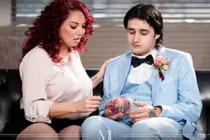 Kiki D’Aire – Prom Bombshell