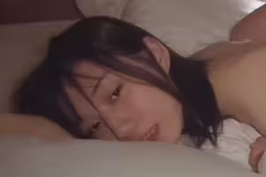清纯的美眉.一进房被强行推到