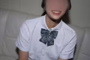 fc2-ppv 4811769 *新作*超美的便利店容量一見鍾情。打工後去情趣酒店♡18歲模特體型，堅挺的大胸，容易濕，抱著她戀愛第一次做愛！我男朋友和我哪個更好？→科奇// | FC2電子市場